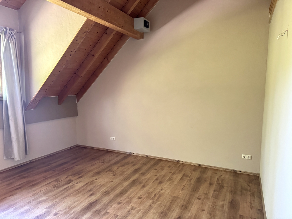 Zimmer 4, DG