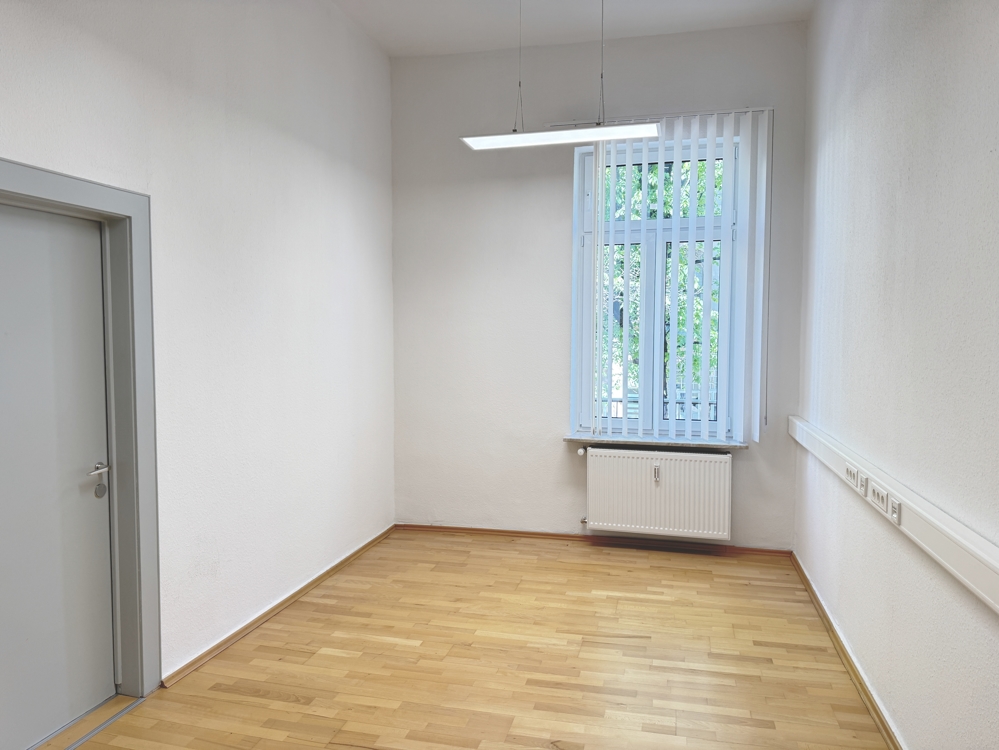 Büro 3, OG