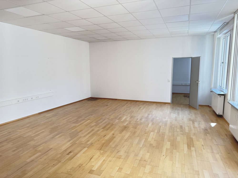 Büro 5, OG