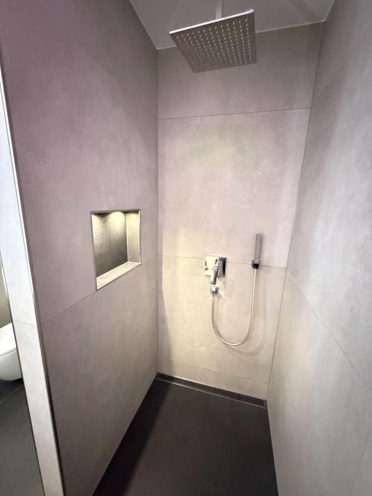 Gäste-WC mit Dusche