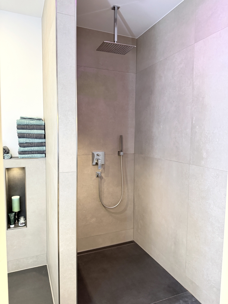 Gäste-WC mit Dusche