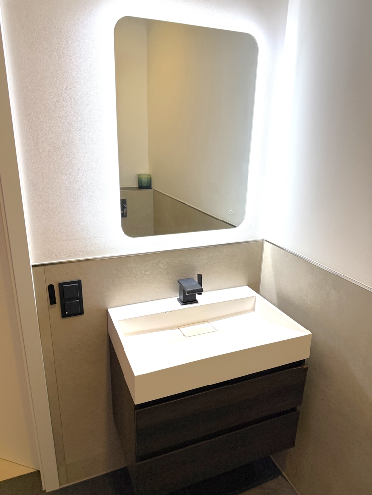 Gäste-WC mit Dusche