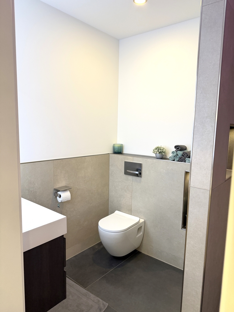Gäste-WC mit Dusche