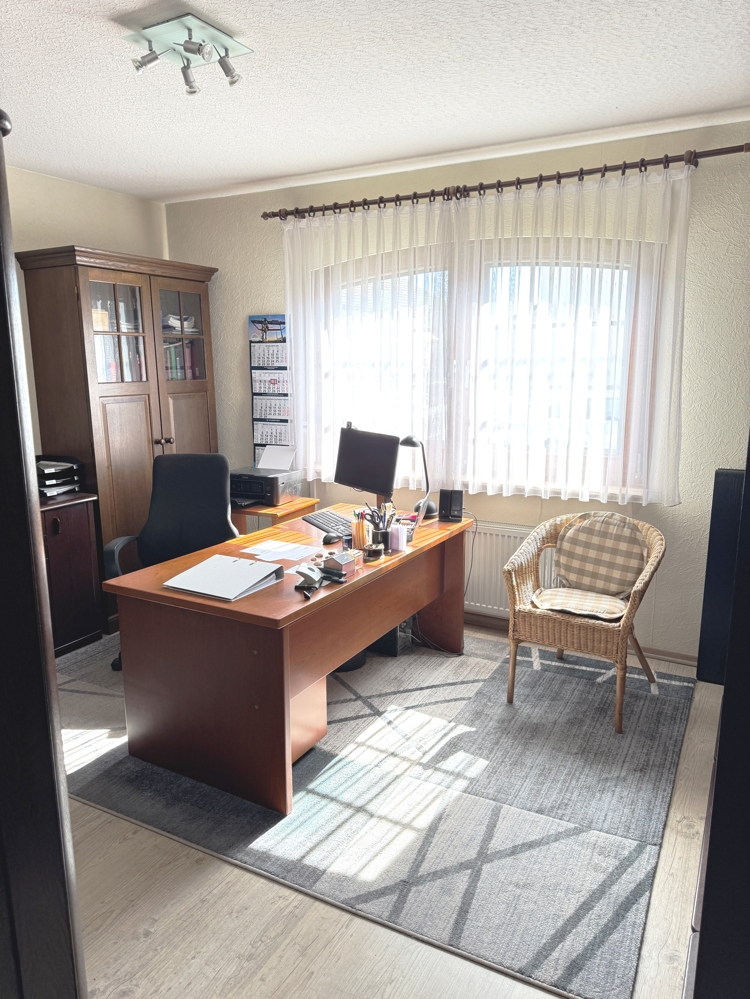 Schlafzi. 3 bzw. Büro, EG