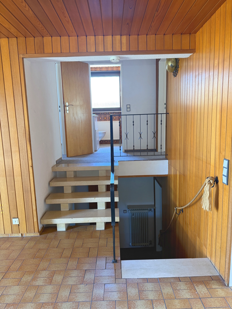 EG, Treppe zu Ebene oben