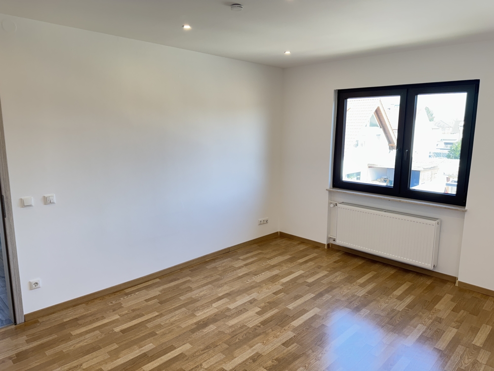 Zimmer 1, OG