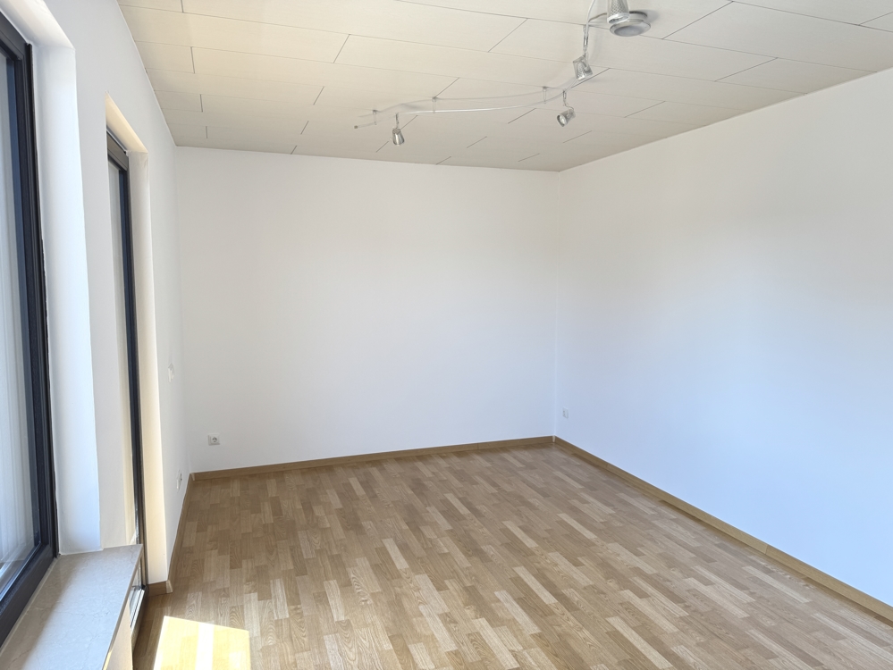 Zimmer 2, OG