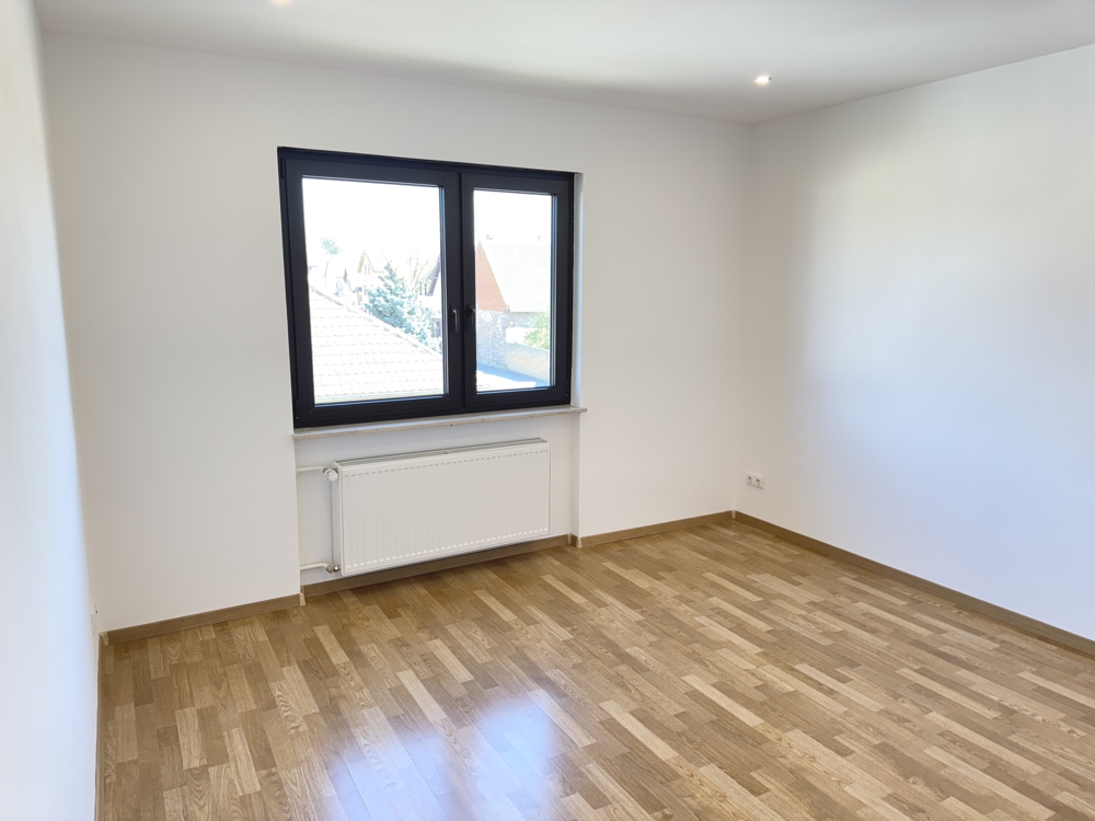Zimmer 1, OG