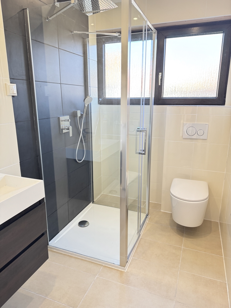 Neues Duschbad EG