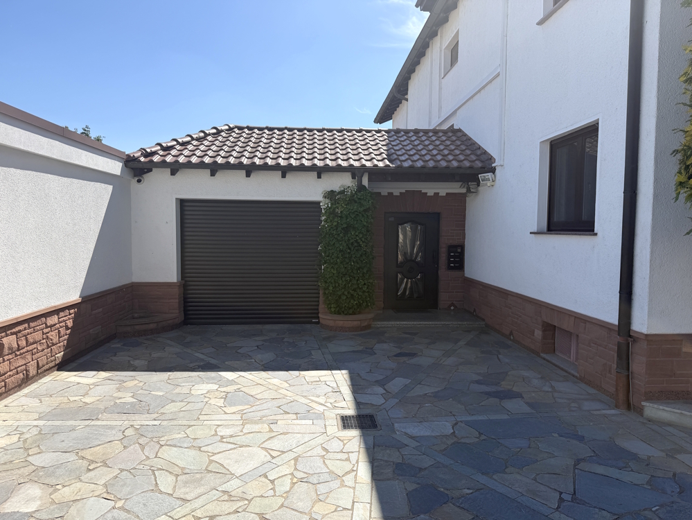 Carport und Eingang