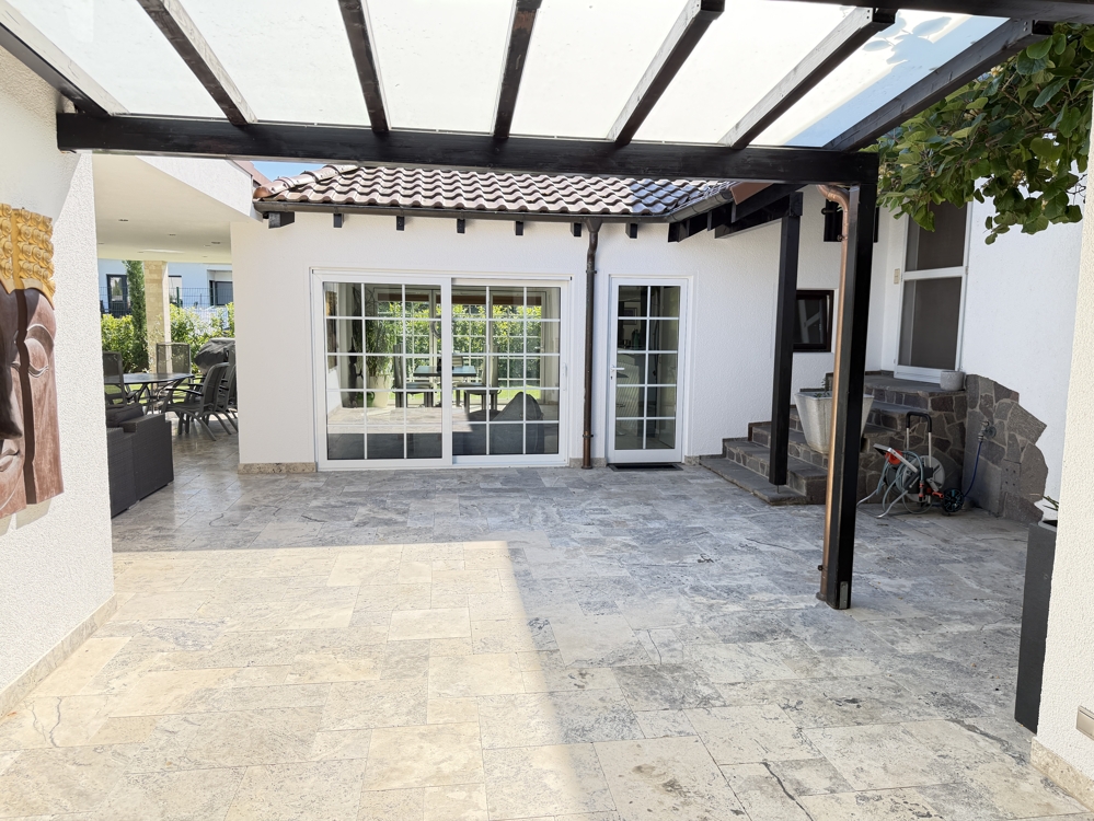 Terrasse 1 u. Poolhaus