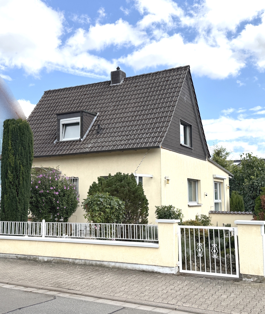 Gebäude Straßenseite