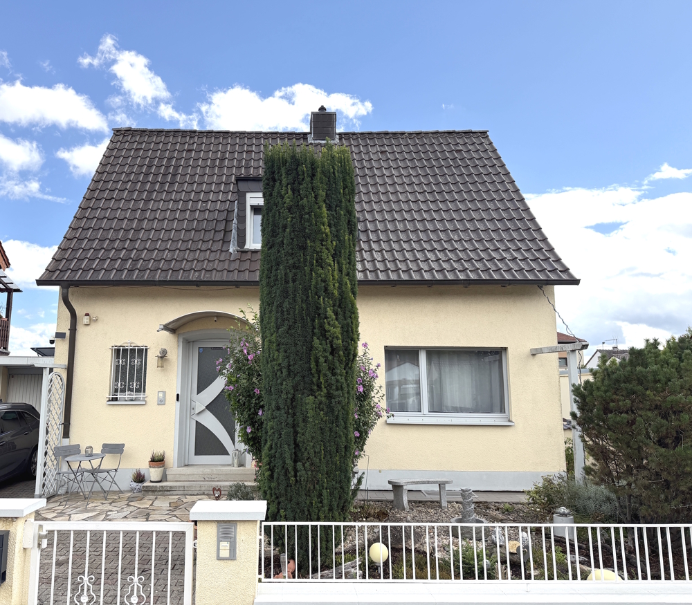 Gebäude Straßenseite
