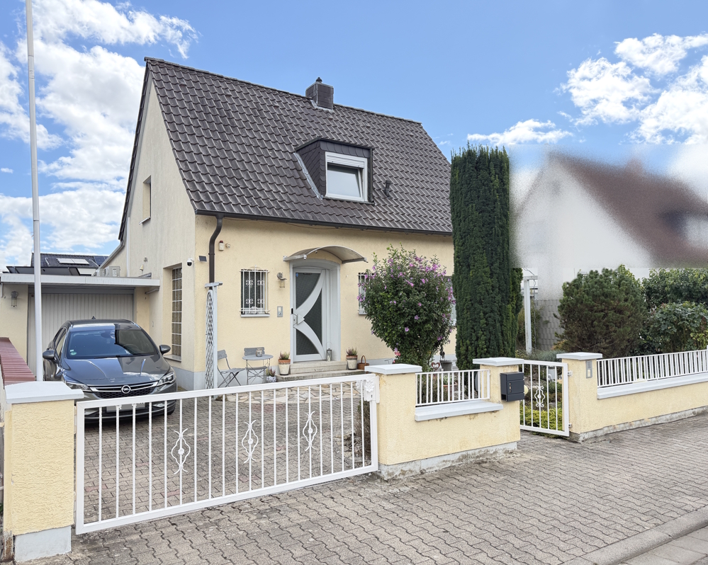 Gebäude Straßenseite