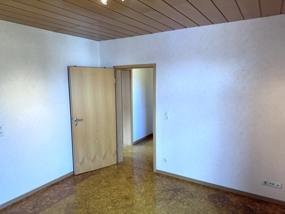 Zimmer 2, OG