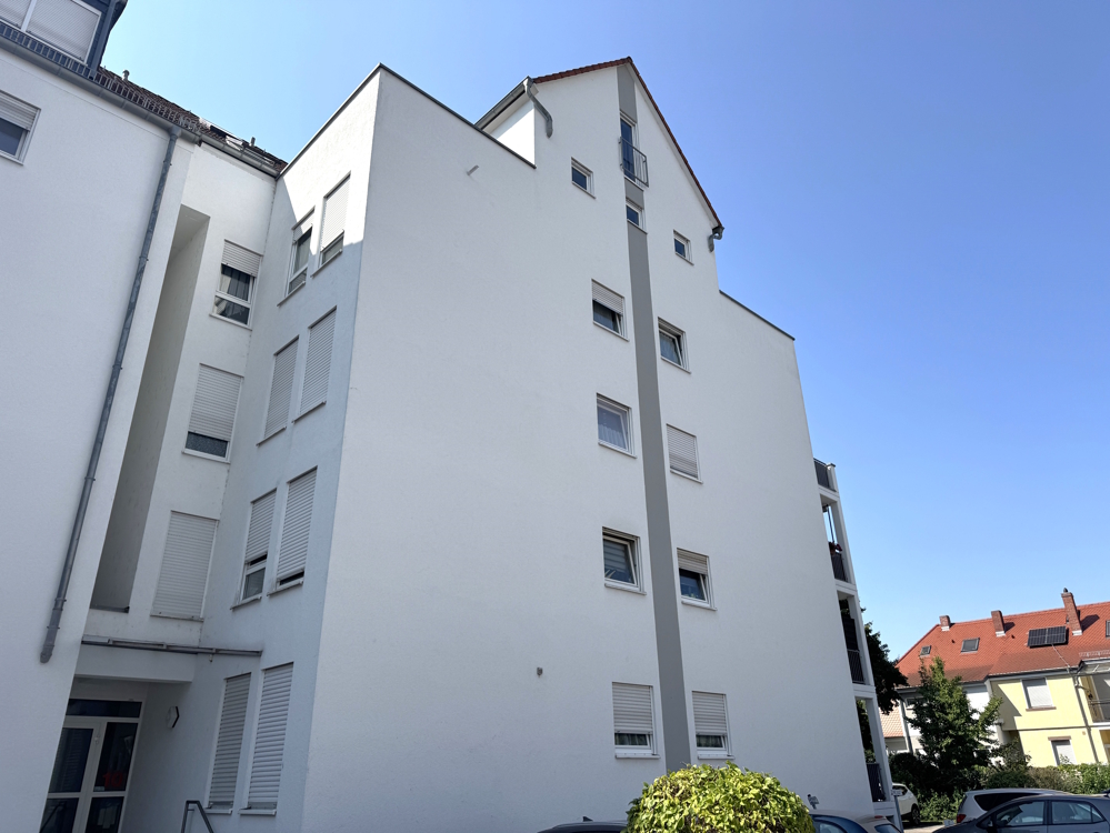Gebäude m. Eingangsbereich