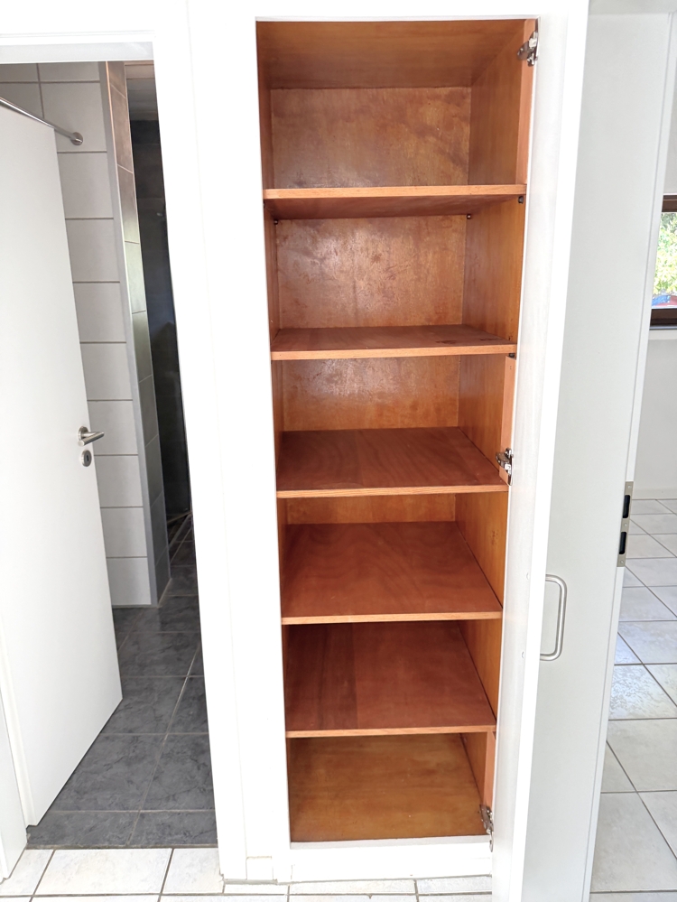 1Flur mit Einbauschrank