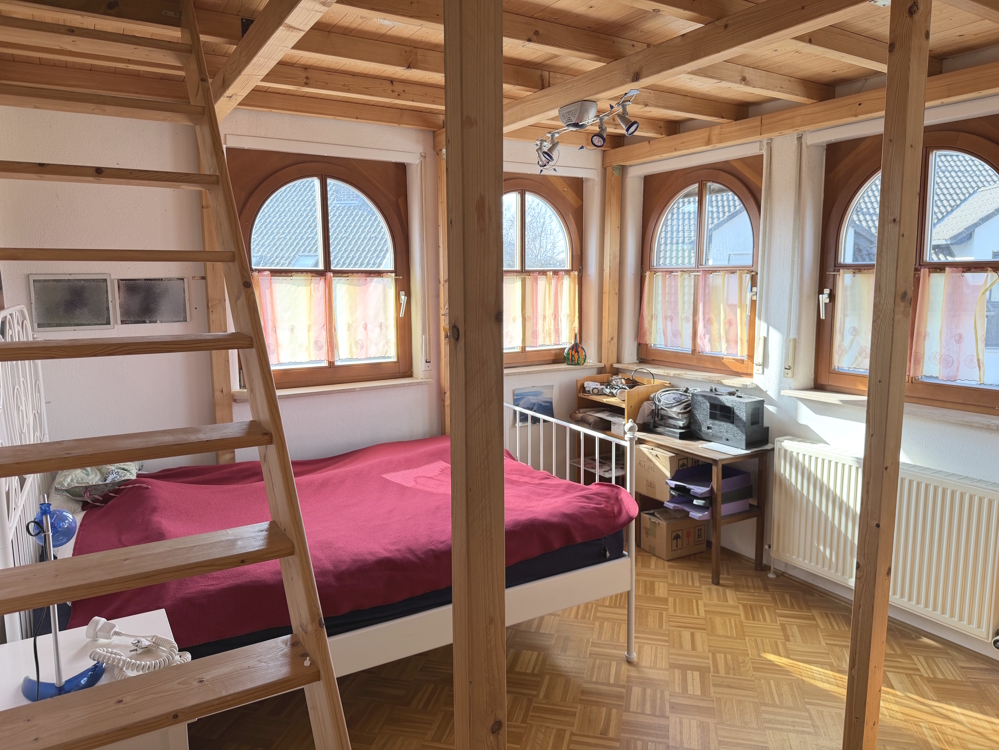 Zimmer 1 , OG