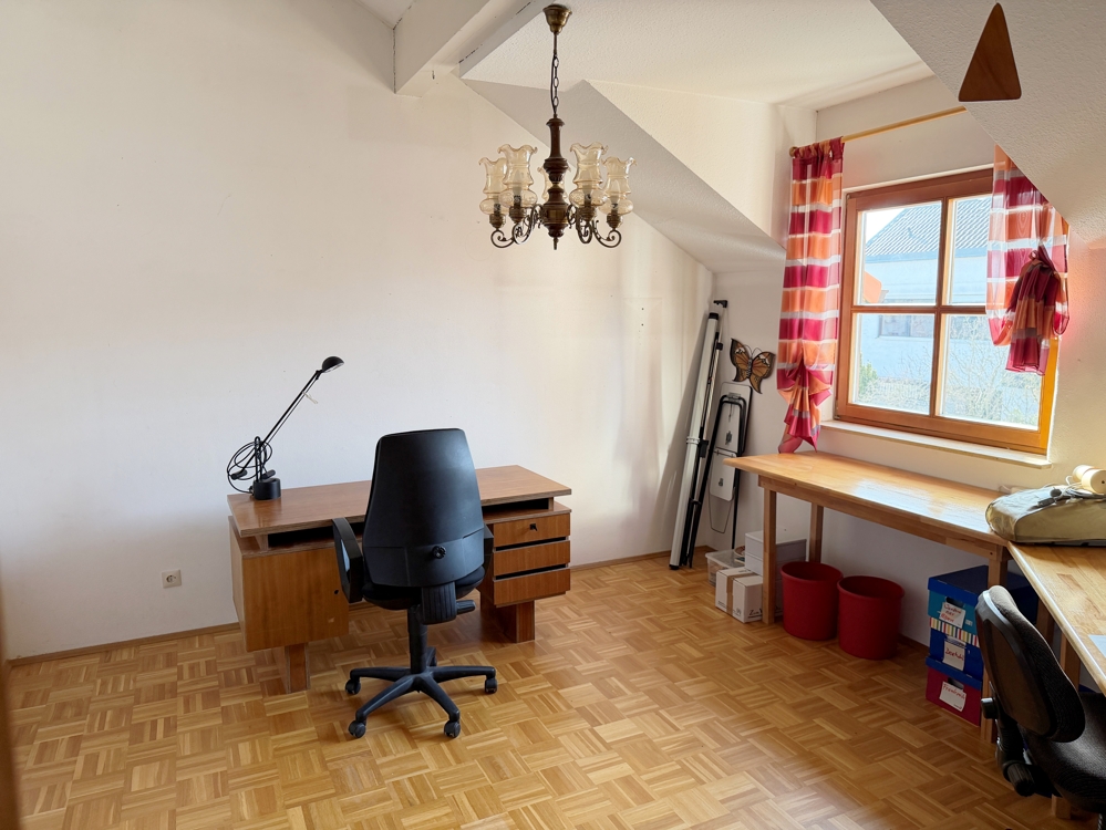 Zimmer 2, OG