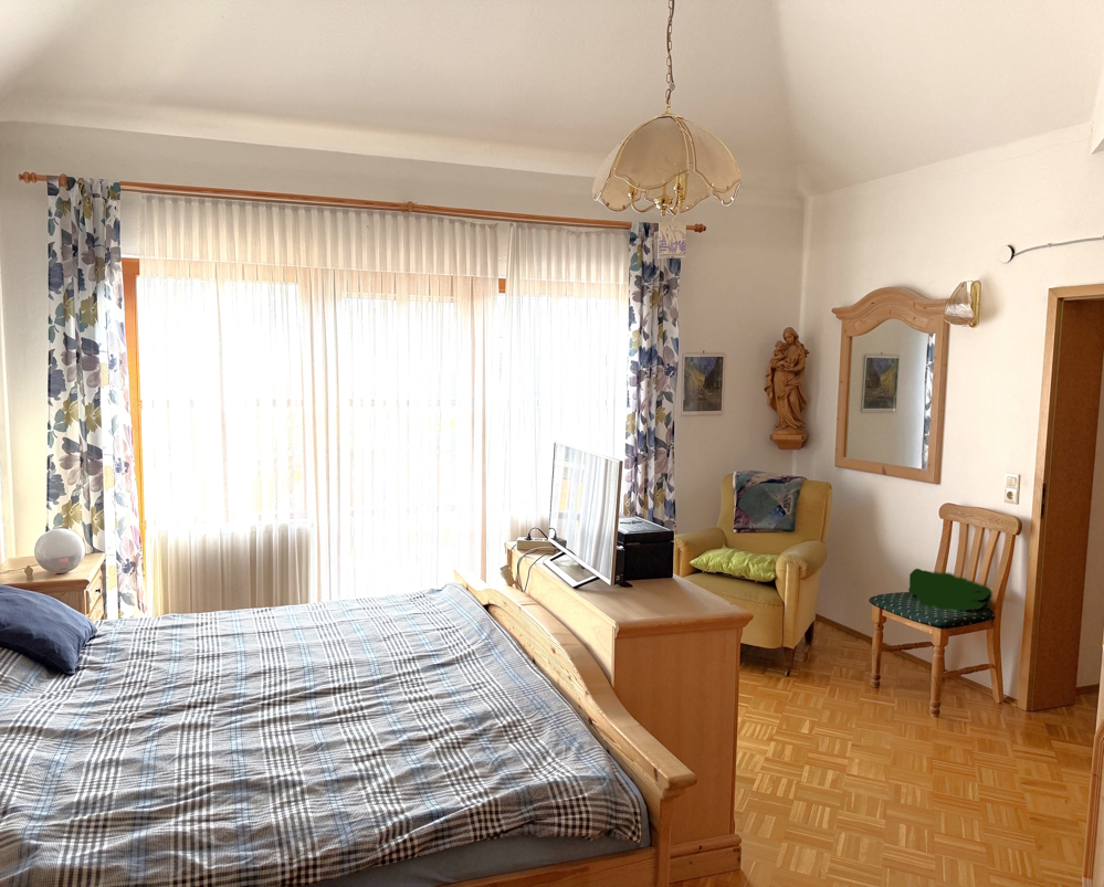 Zimmer 4, OG