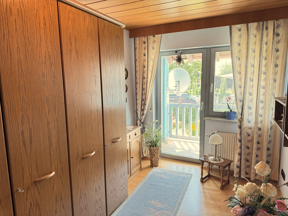 Zimmer 2, OG