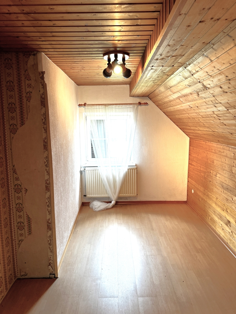 Zimmer 1, OG