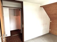 Zimmer 2, OG