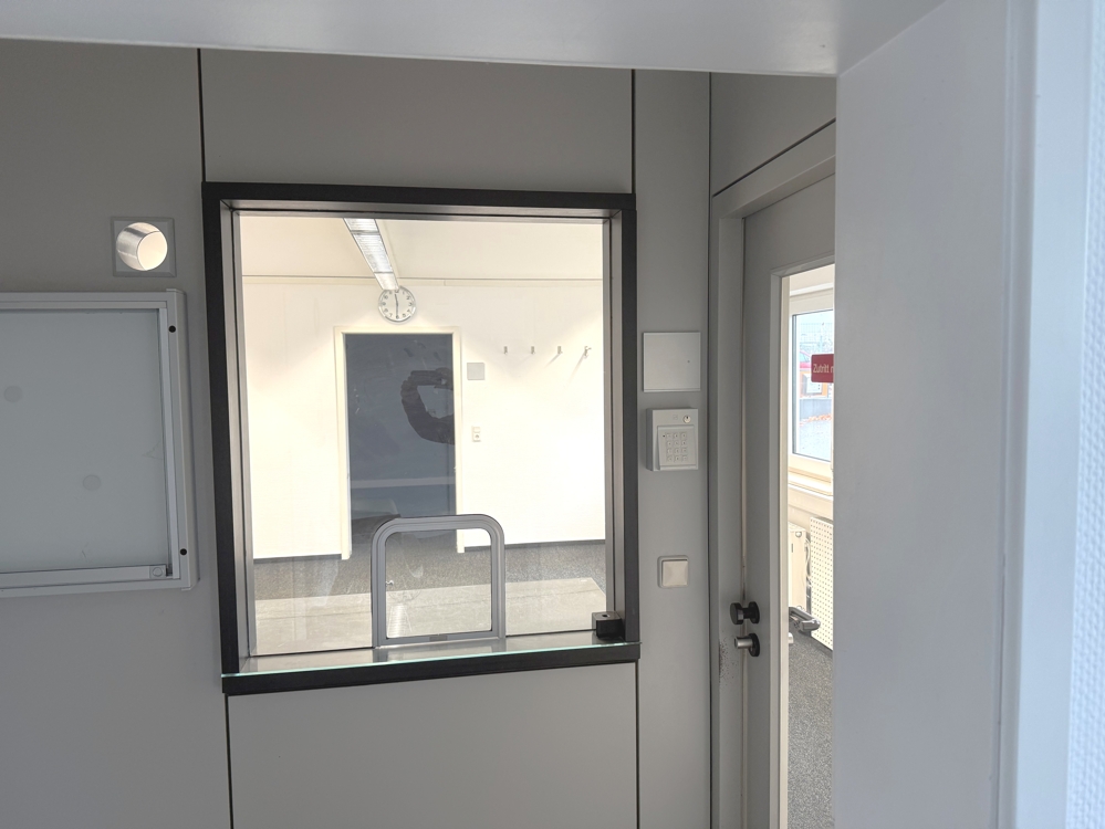 1 Zugang Büro 1