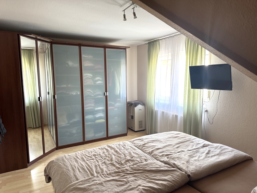 Schlafzimmer, u. E.
