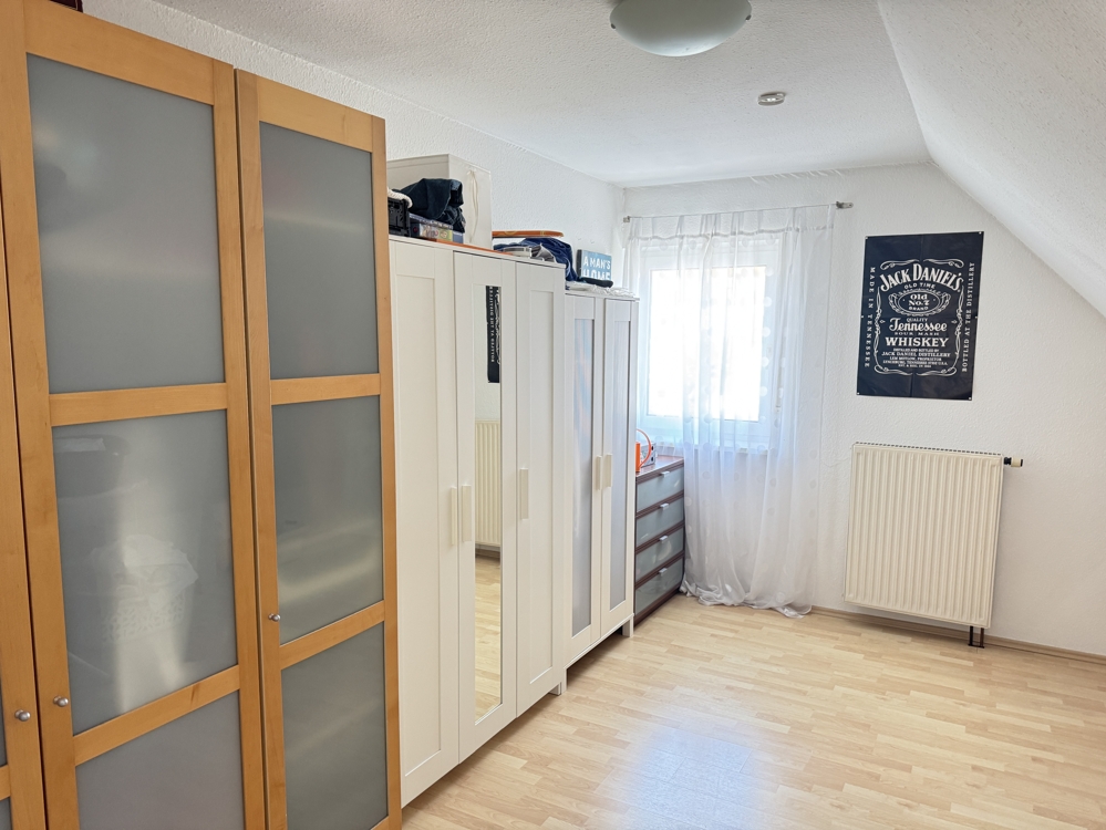 Schlafzimmer 2, o. E.