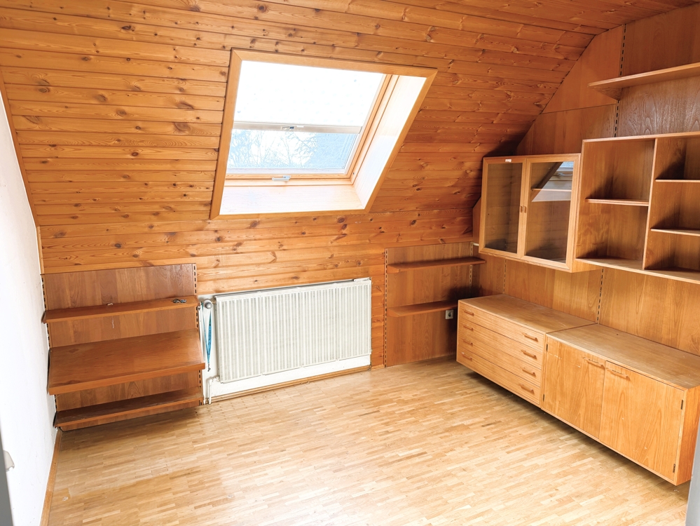 Zimmer 2, OG