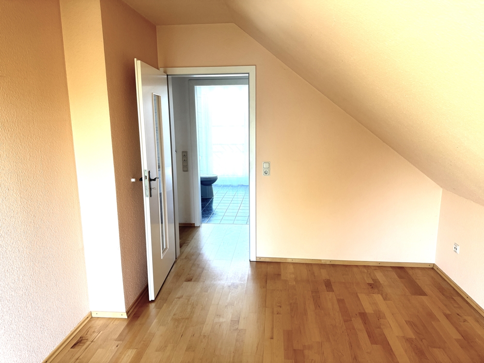 Zimmer 2, OG