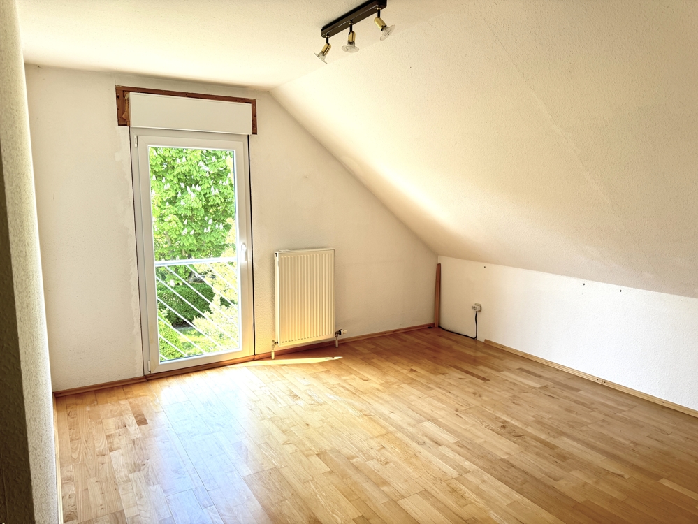 Zimmer 2, OG
