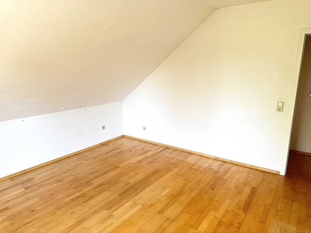 Zimmer 2, OG