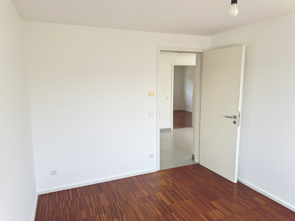 Zimmer 1, OG