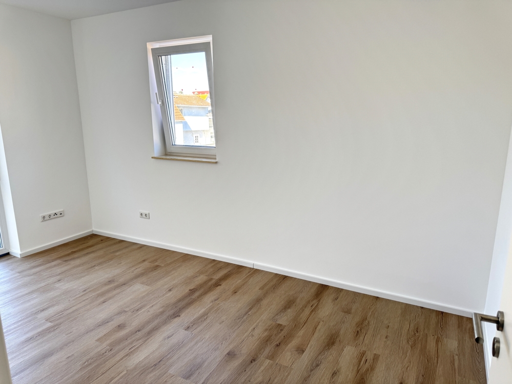 Zimmer 4, OG