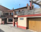 Das könnte man sich doch leisten: Renoviertes EFH mit Terrasse, Balkon und Garage in Kindenheim! - Gebäudeansicht