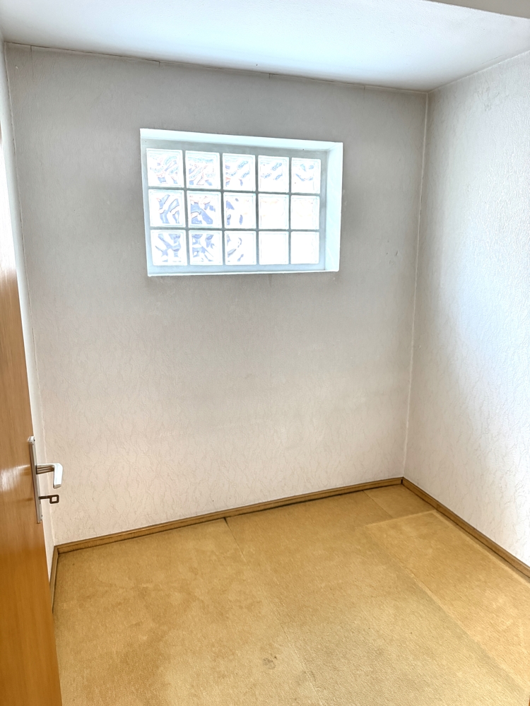 Zimmer 4, OG