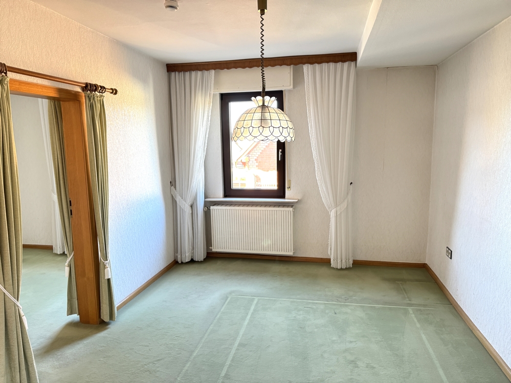 Zimmer 1, OG