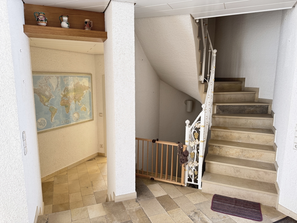 Treppe zu, DG und UG
