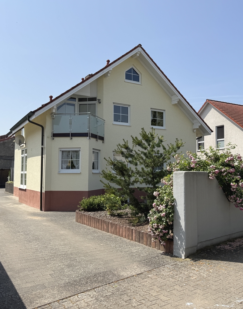 Gebäude Straßenseite
