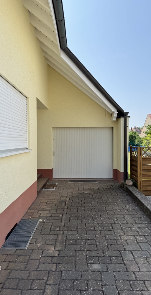 Zufahrt und Eingangsbereich