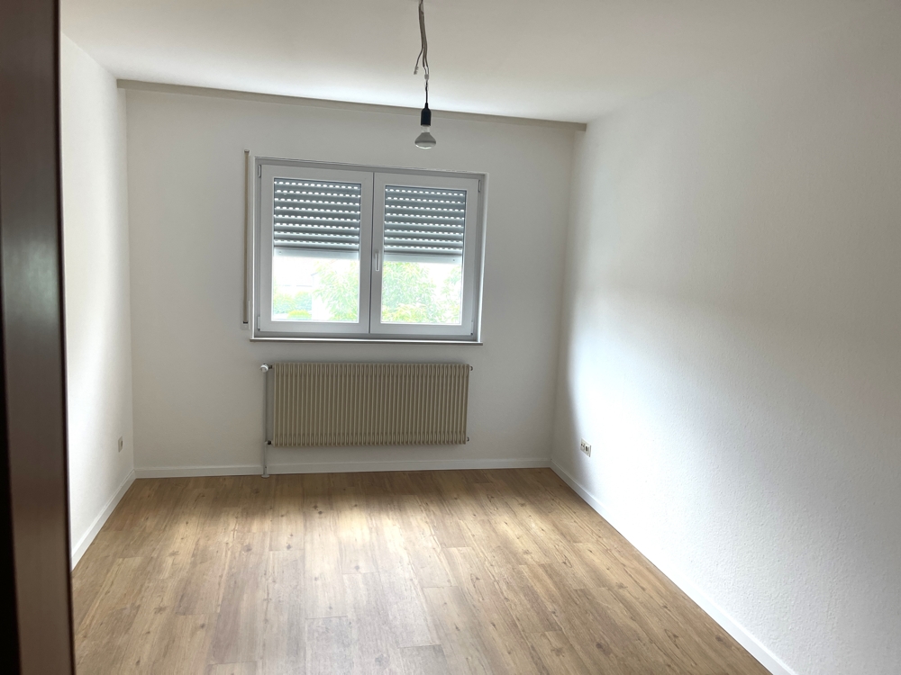 Zimmer 2, OG
