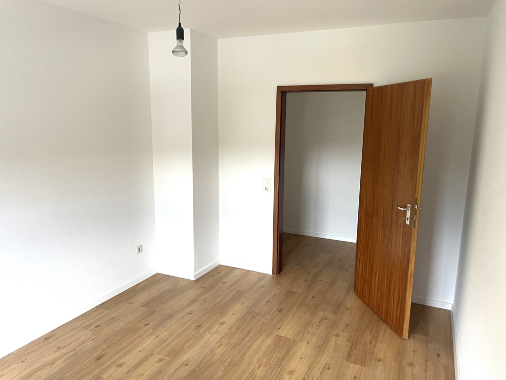 Zimmer 2, OG