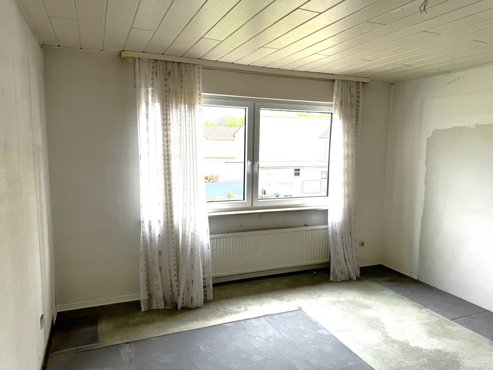 Zimmer 4, OG