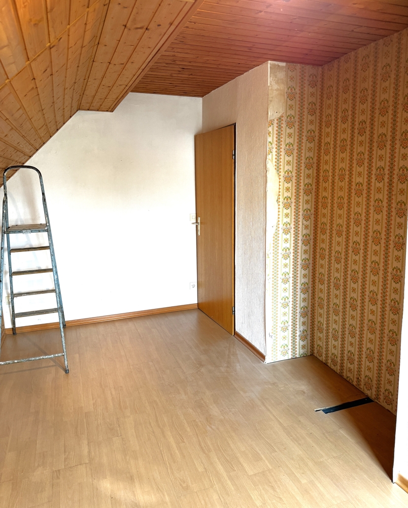Zimmer 1, OG