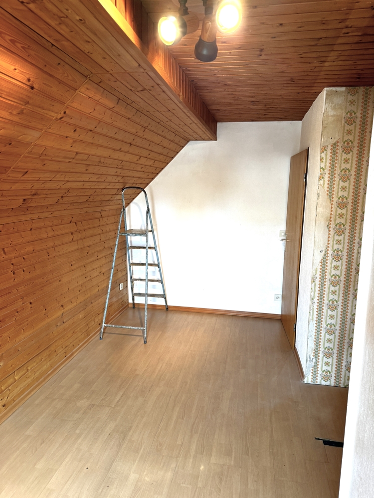 Zimmer 1, OG