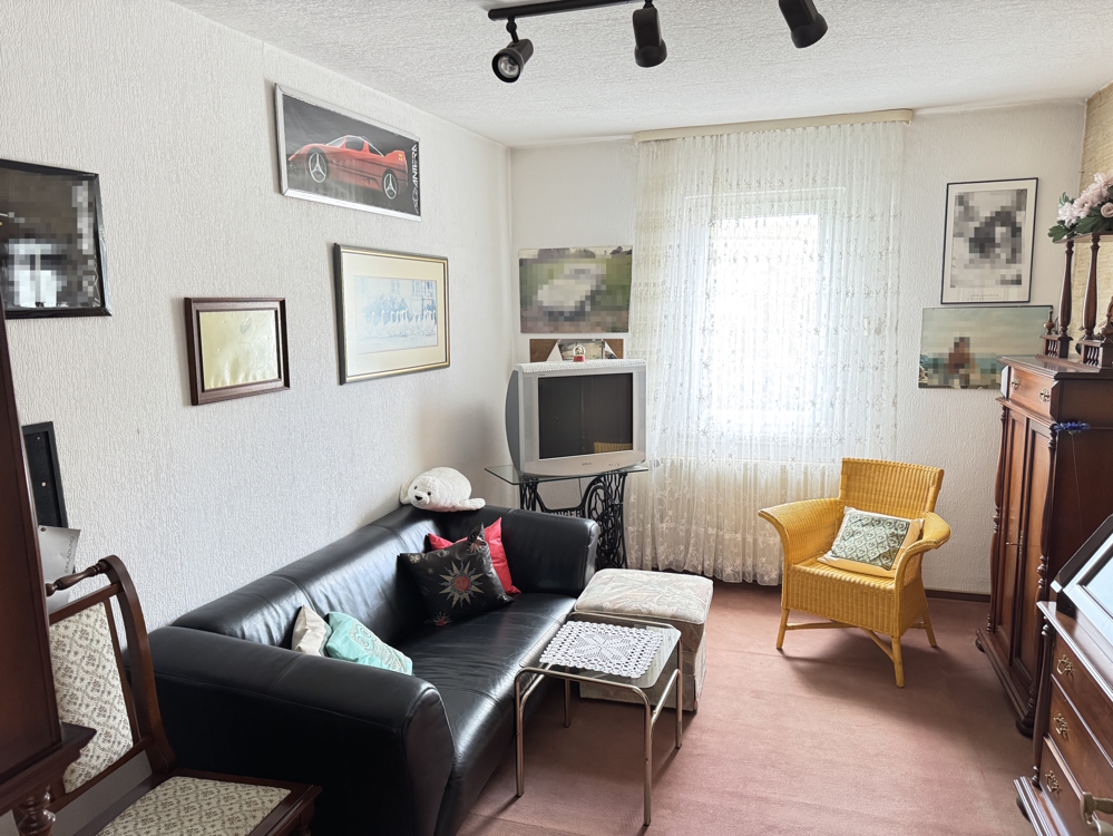 Zimmer 1, OG