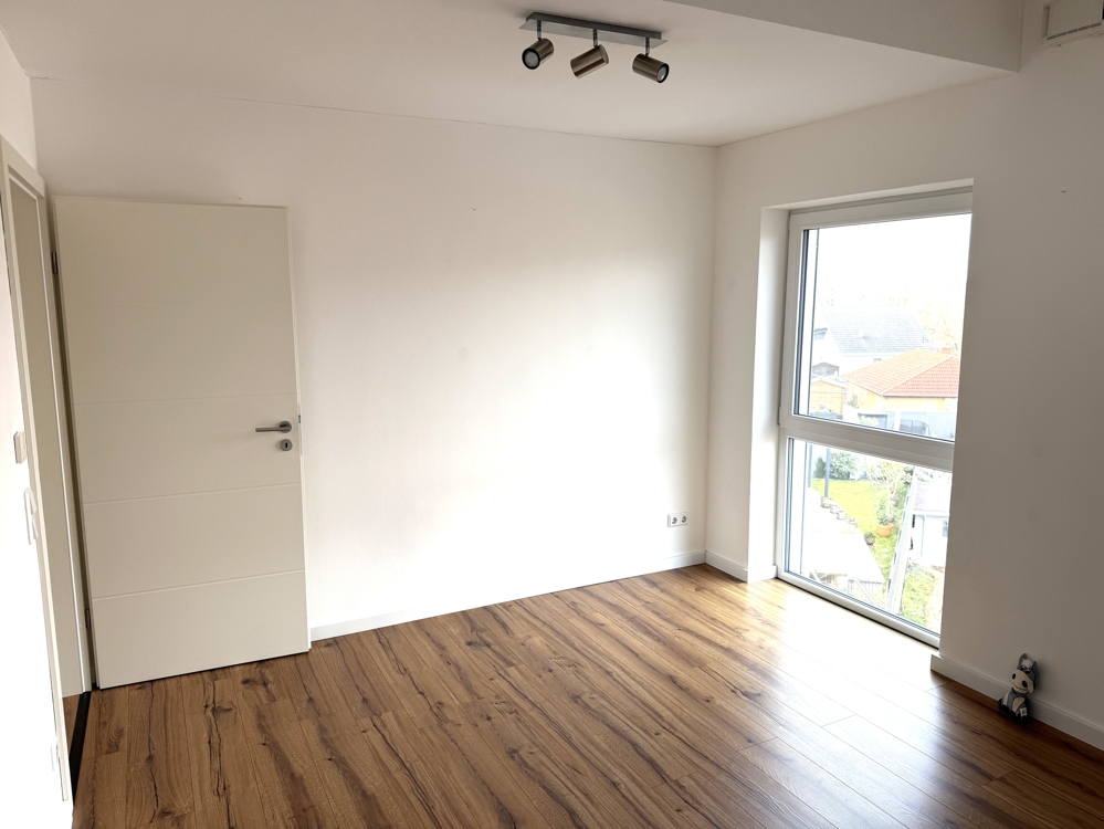Zimmer 2, DG